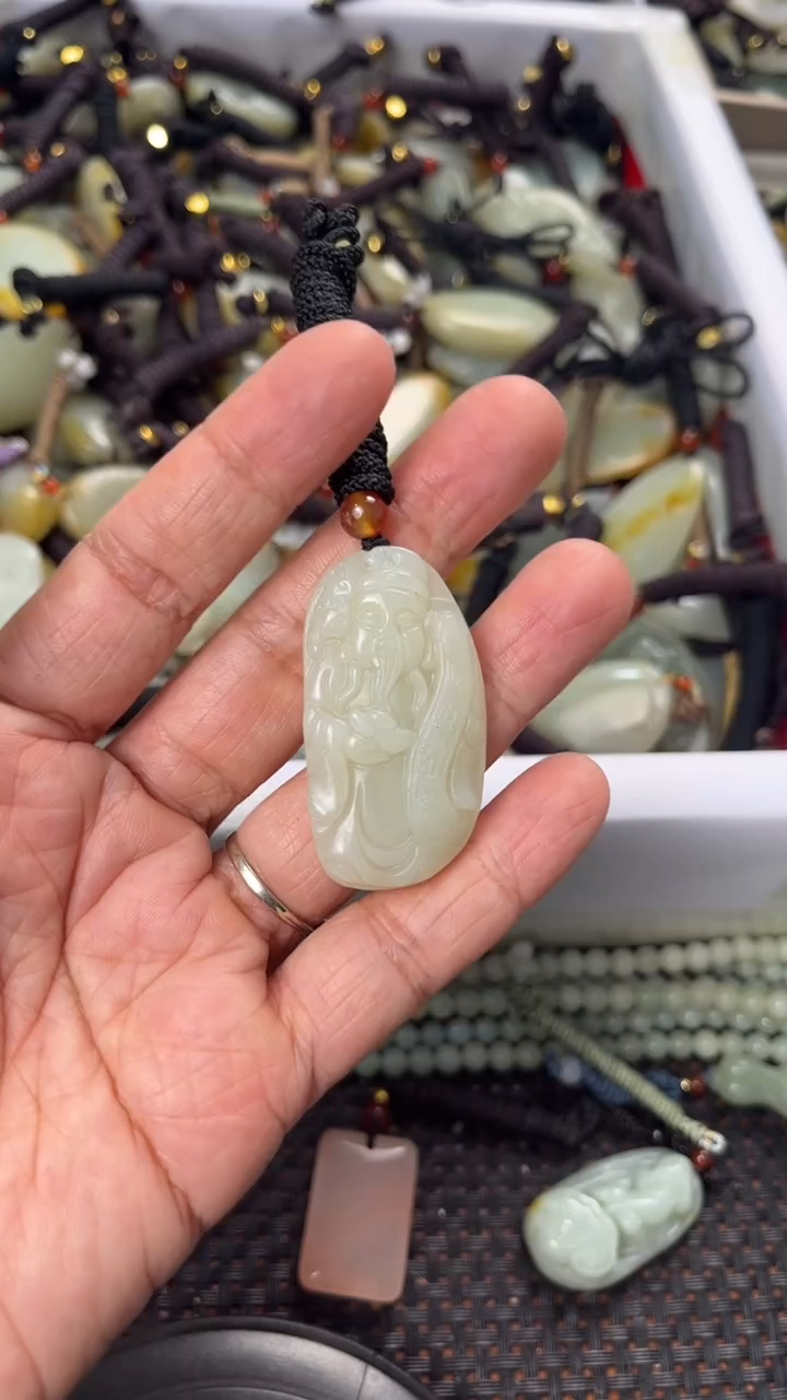 【闪购商品】和田玉颈饰未镶嵌多样性发货没有证书拍一发一有瑕