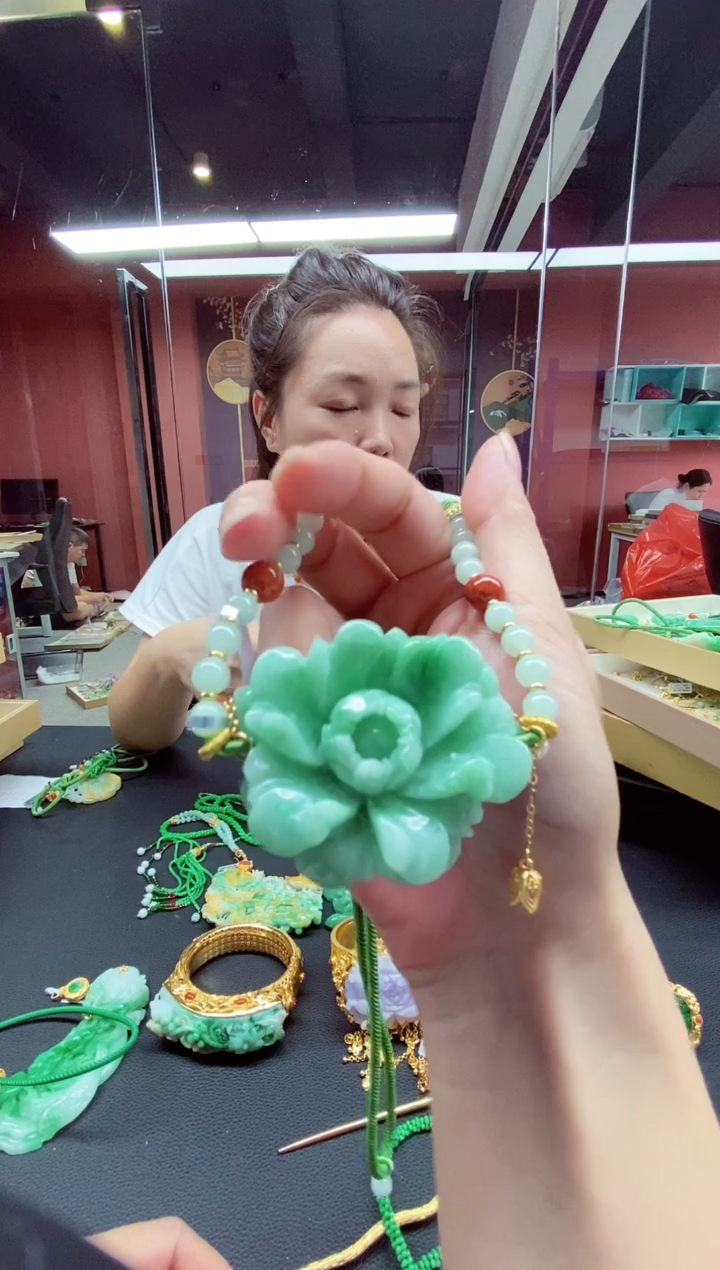 翡翠未镶嵌颈饰翡翠吊坠