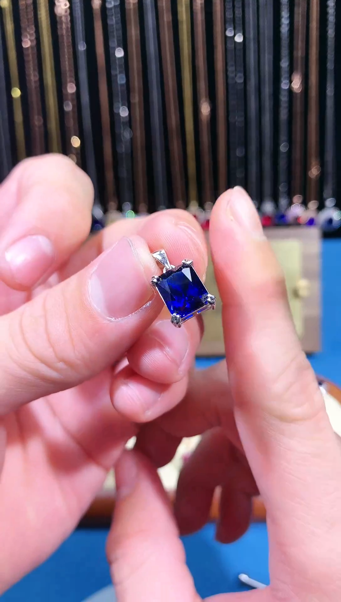 【闪购商品】蓝宝石吊坠(赠链)银S925镶嵌11111