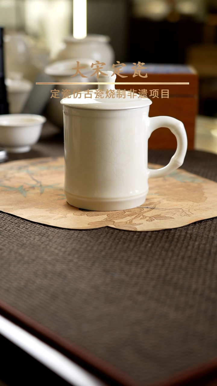 微瑕 办公杯 盖子处有一个小矿点 无礼盒