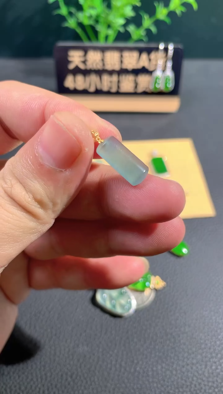 【闪购商品】翡翠颈饰18K金镶嵌翡翠