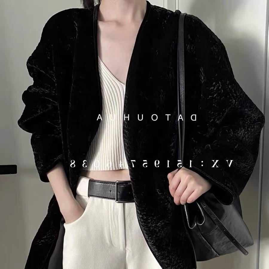 高级感气场十足的压花无领丝绒外套