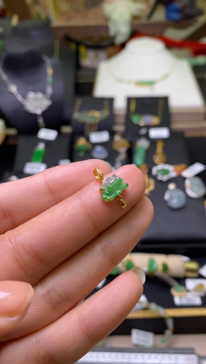 【闪购商品】翡翠颈饰18K金镶嵌净货17910