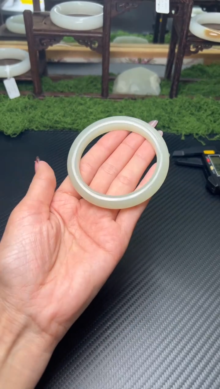 未镶嵌手镯和田玉且末微色差近矿59