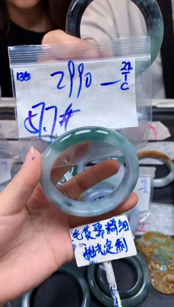 【闪购商品】定制翡翠未镶嵌135毛货需精细抛光手镯多样性拍一发一