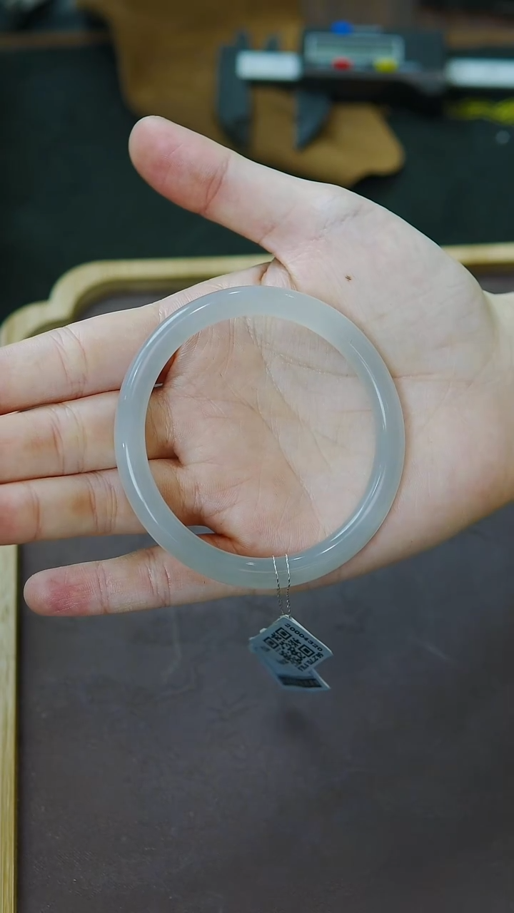 未镶嵌手镯和田玉56-57圈口高冰烟紫美人条