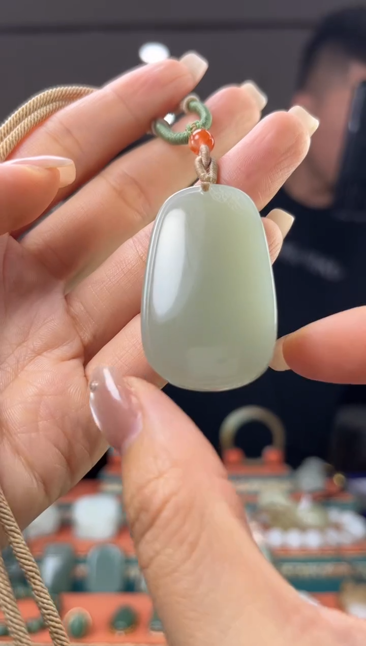 和田玉未镶嵌颈饰佩佩