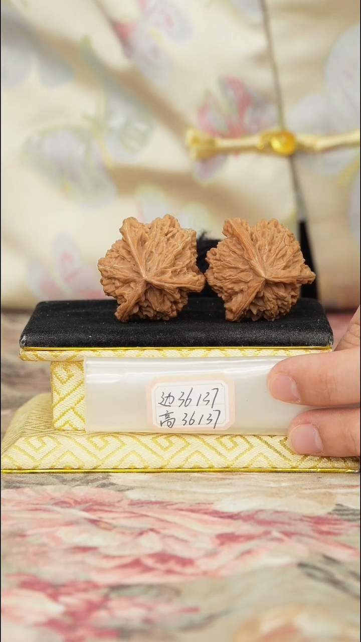 【闪购商品】文玩核桃把件盘山三棱