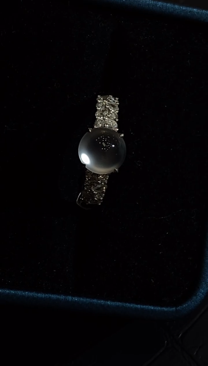 颈饰18K金镶嵌翡翠收到货48小时鉴赏期（超时不退不换）