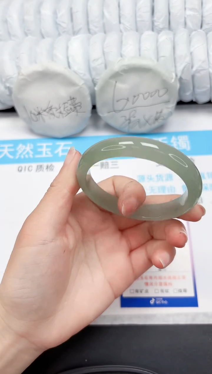 【闪购商品】石英质玉手镯未镶嵌182-60