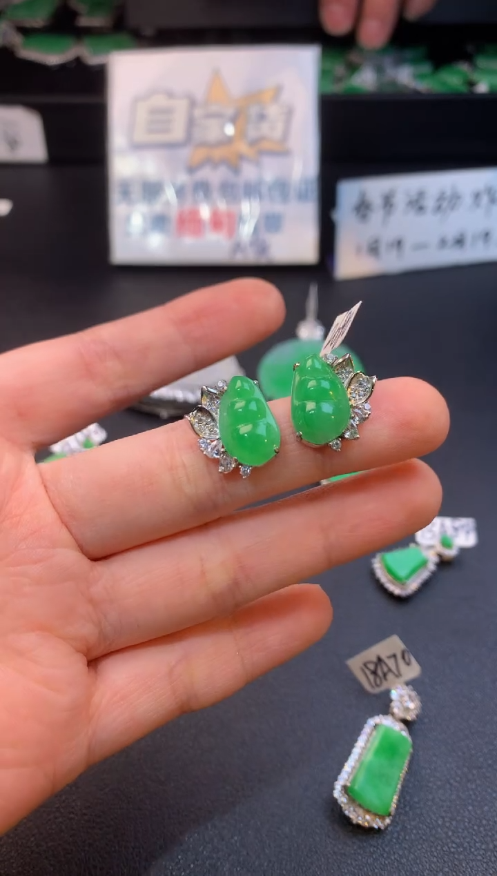 【闪购商品】翡翠颈饰银S925镶嵌翡翠1