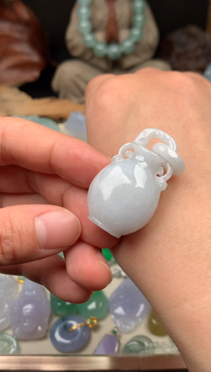 吊坠(不含链)未镶嵌翡翠花瓶