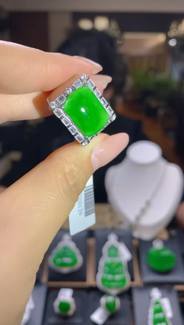 【闪购商品】翡翠吊坠(不含链)未镶嵌翡翠吊坠