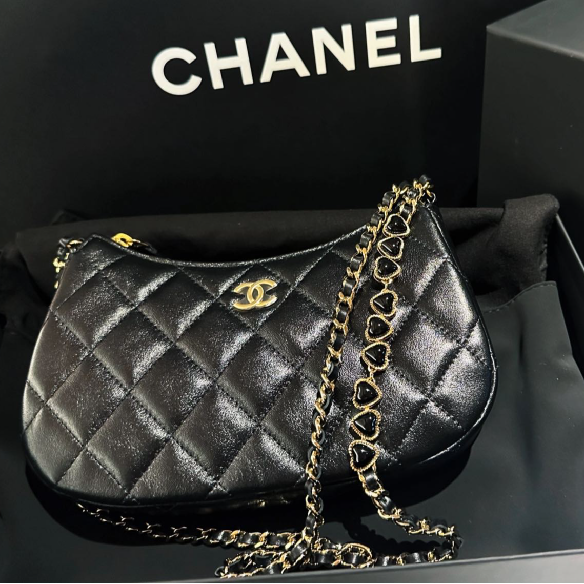 全新未使用 Chanel/香奈儿 小花6珊 24P Hobo腋下包 20黑金镭射标