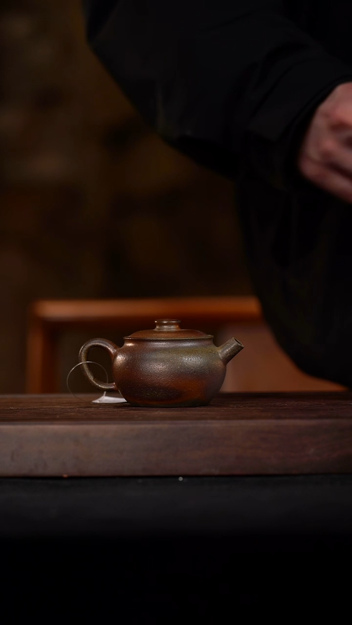 茶壶紫砂扁巨轮 