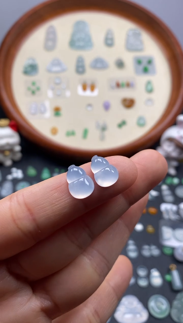 颈饰未镶嵌翡翠冰葫芦1对/芬