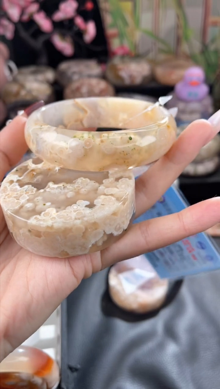 【闪购商品】石英质玉手镯未镶嵌63