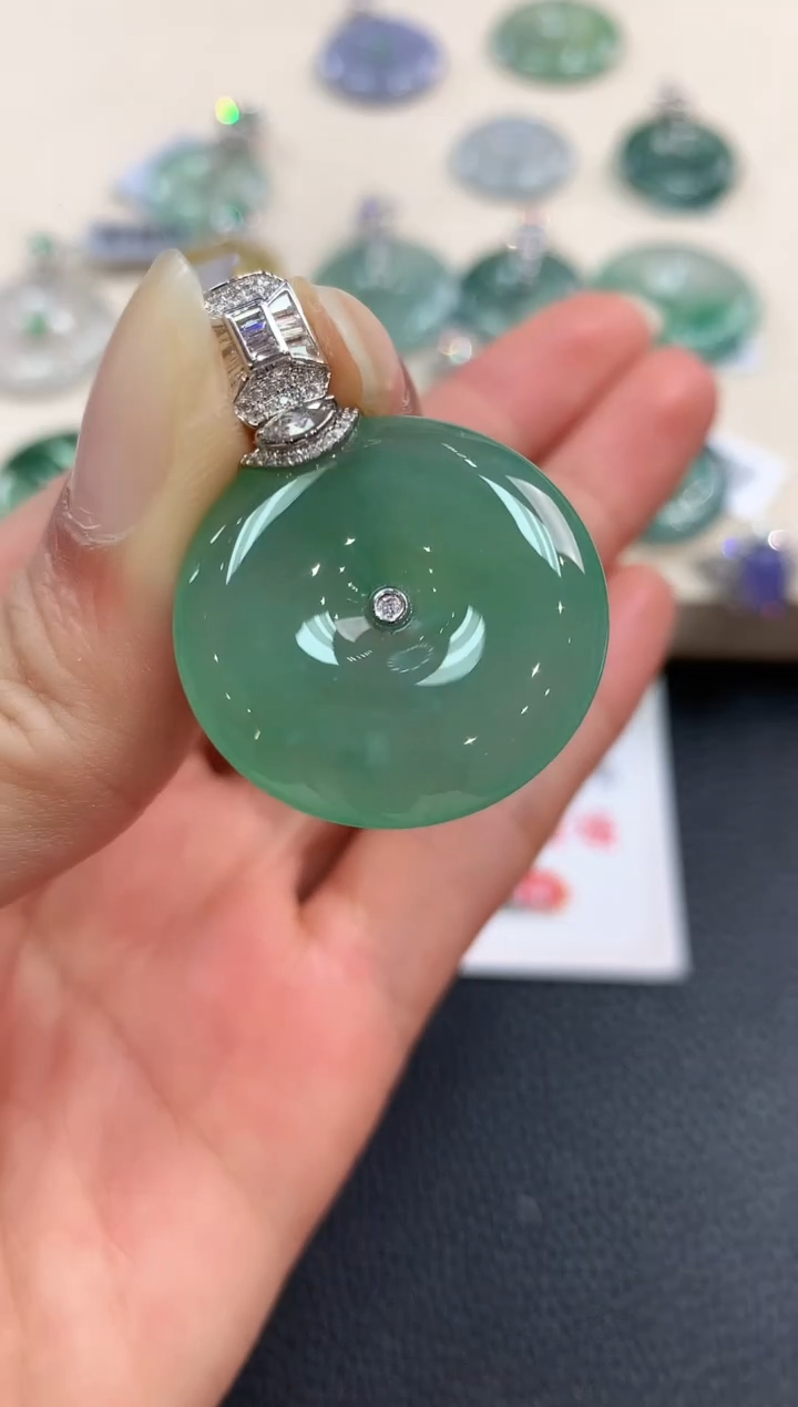 【闪购商品】翡翠吊坠(不含链)18K金镶嵌b187不退换