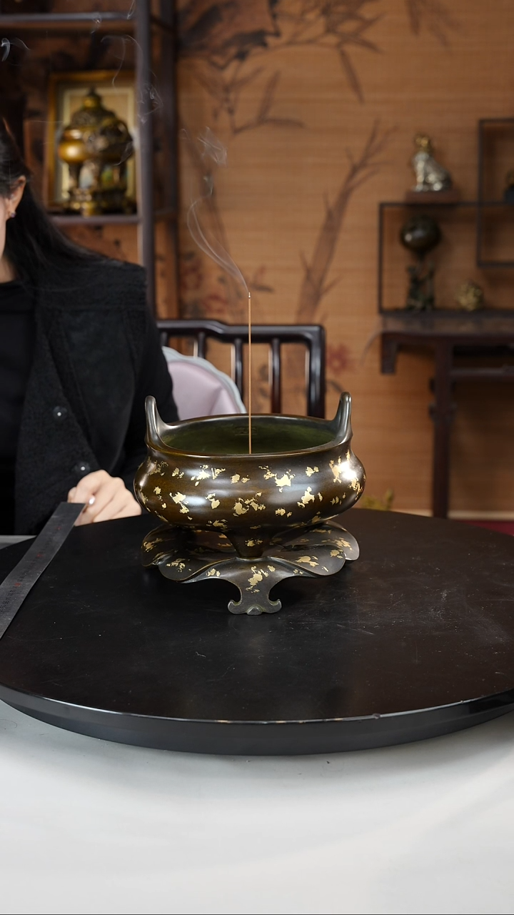 金属巧生炉 带座洒金冲耳炉