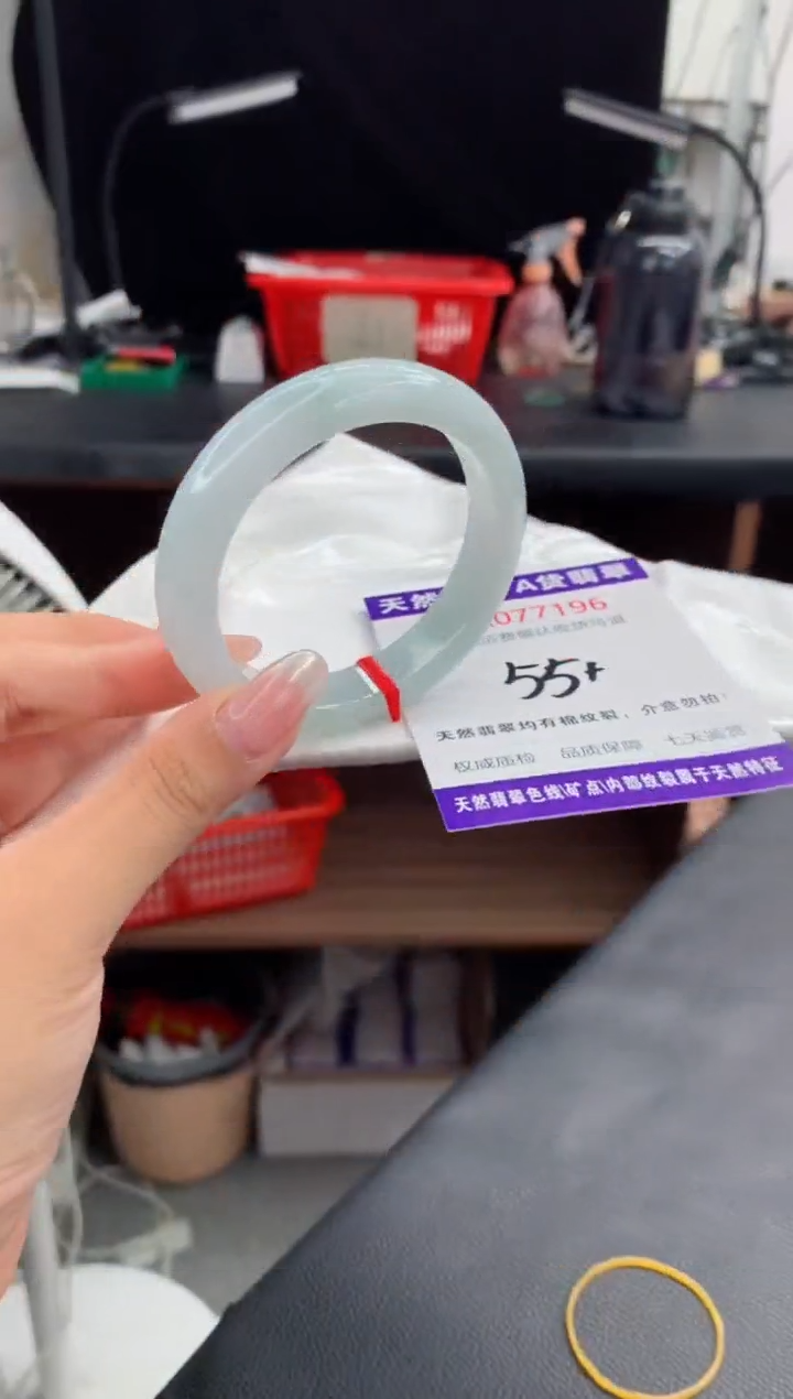 翡翠手镯未镶嵌有纹，完美者勿拍