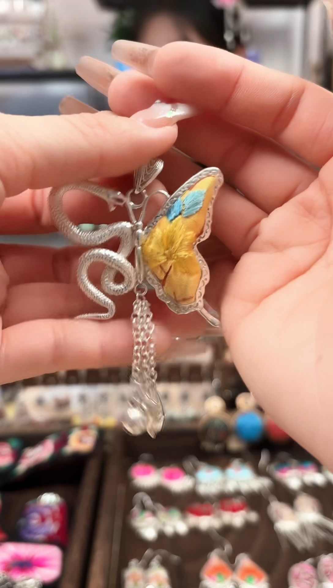 织绣非遗彩云南阁老绣饰品284