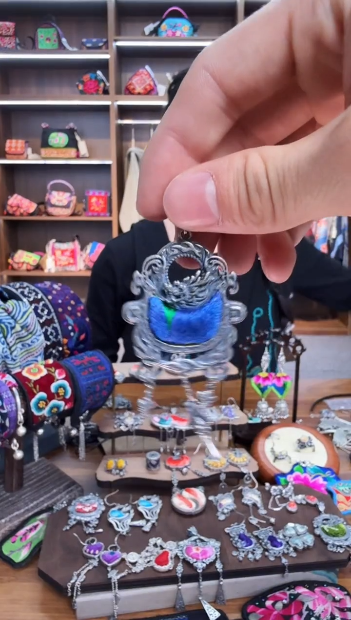 【闪购商品】织绣164蒙阿苏苗绣传承