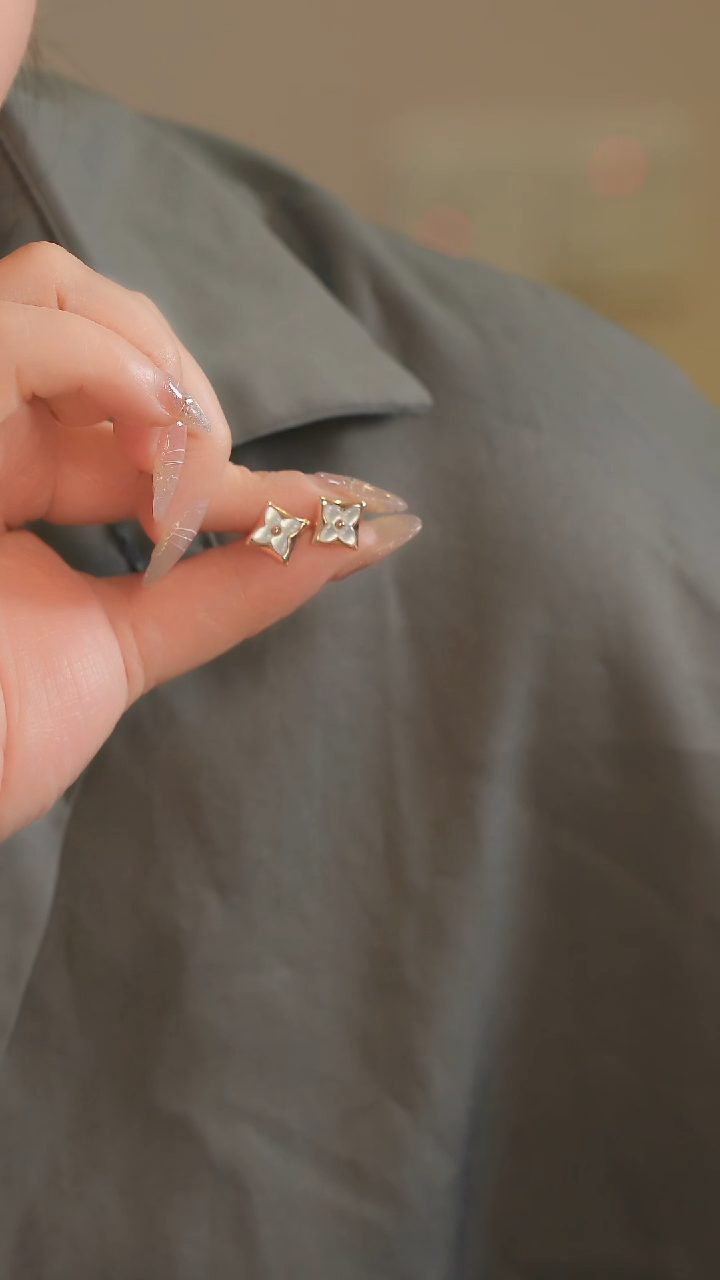 18K金镶嵌贝壳（贝母）耳钉老花