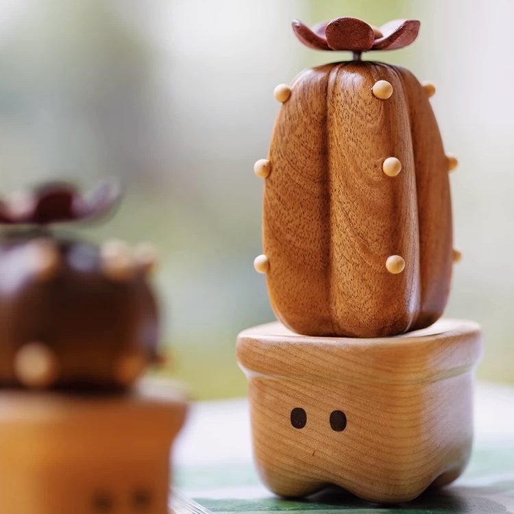 可爱仙人掌盆栽摆件办公桌面创意毕业季生日礼物木雕永生花扩香器