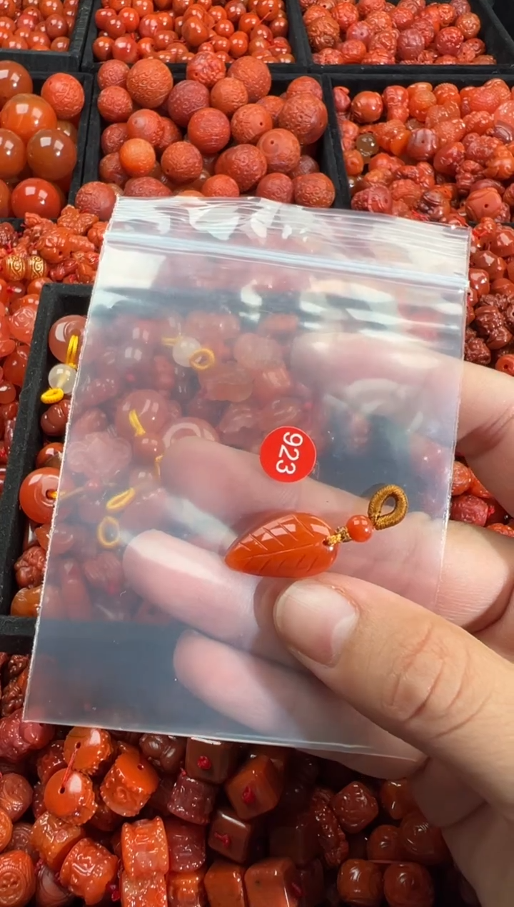 南红玛瑙未镶嵌颈饰1