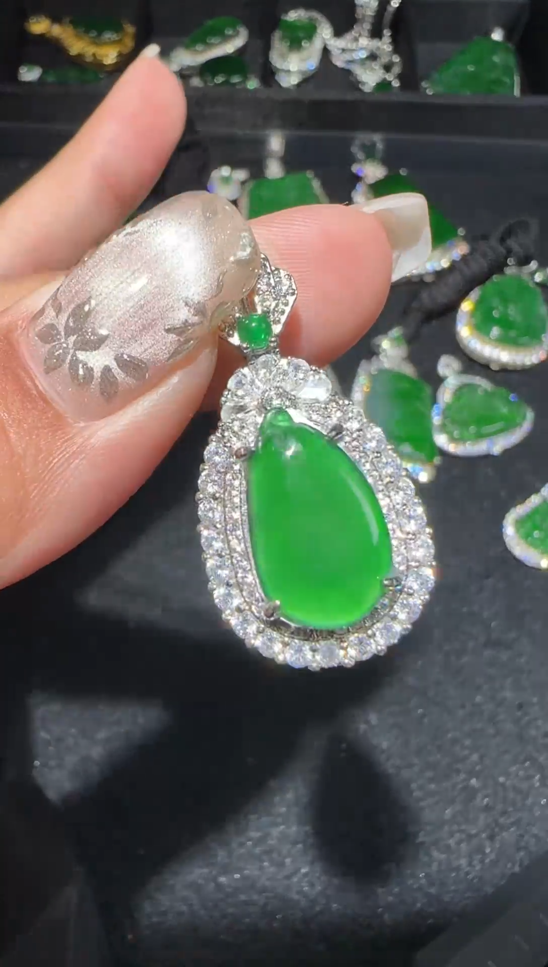 【闪购商品】翡翠吊坠(赠链)未镶嵌多样性发货拍一发一