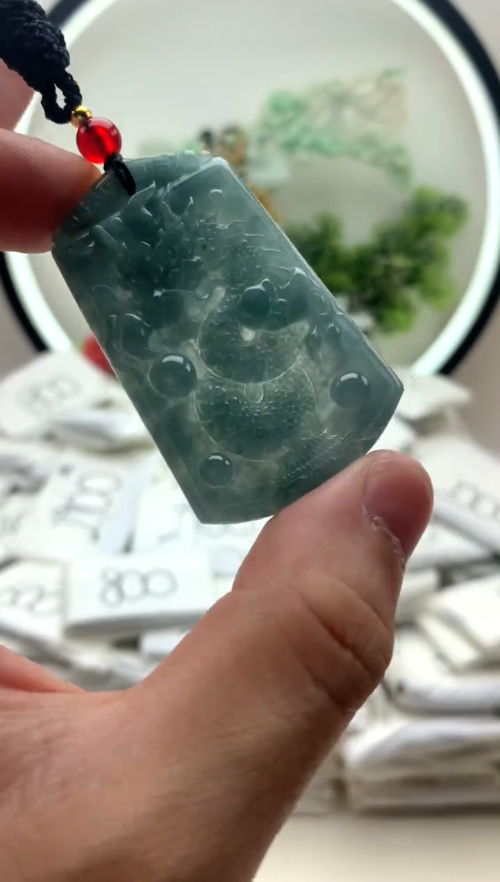 颈饰未镶嵌翡翠龙牌