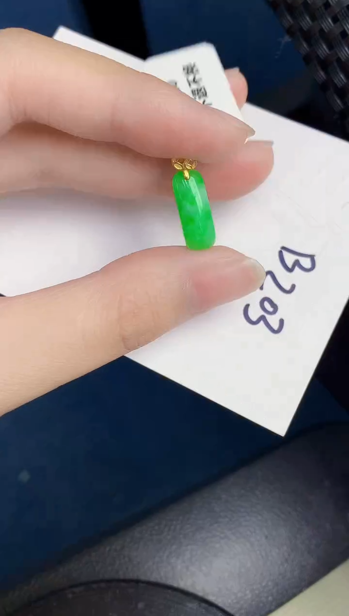 翡翠18K金镶嵌颈饰000000000