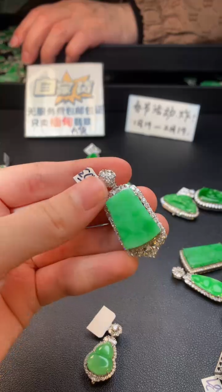 【闪购商品】翡翠颈饰银S925镶嵌翡翠