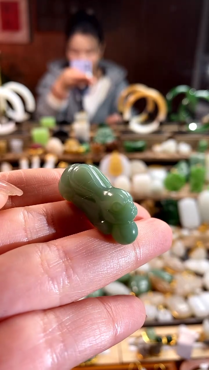 【闪购商品】和田玉吊坠未镶嵌。