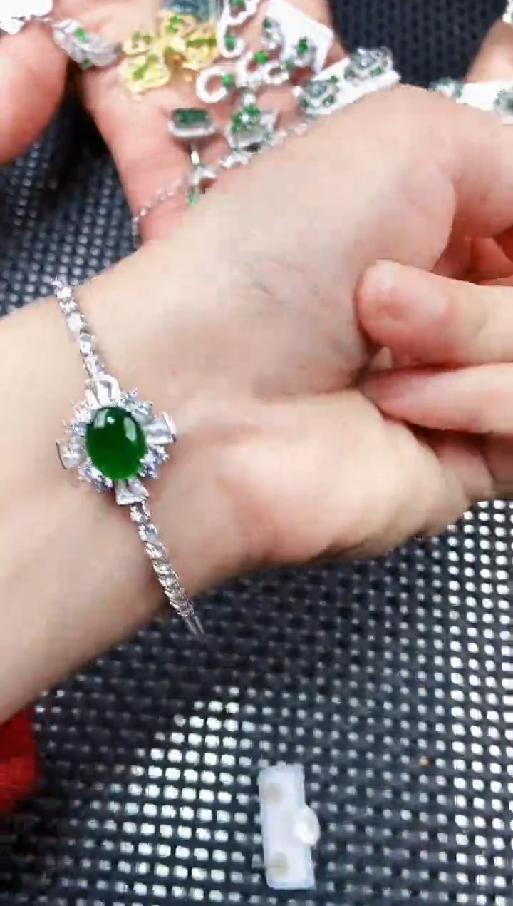 【闪购商品】翡翠手链未镶嵌111111111