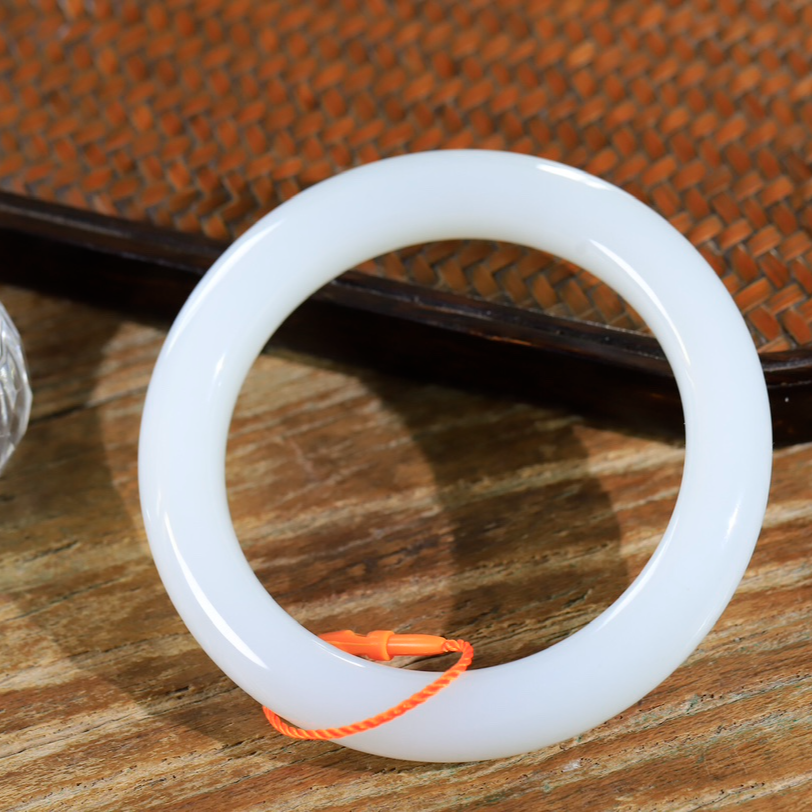 新疆直发和田玉镯子气质羊脂白玉圆镯百搭精美圆条手镯平安镯