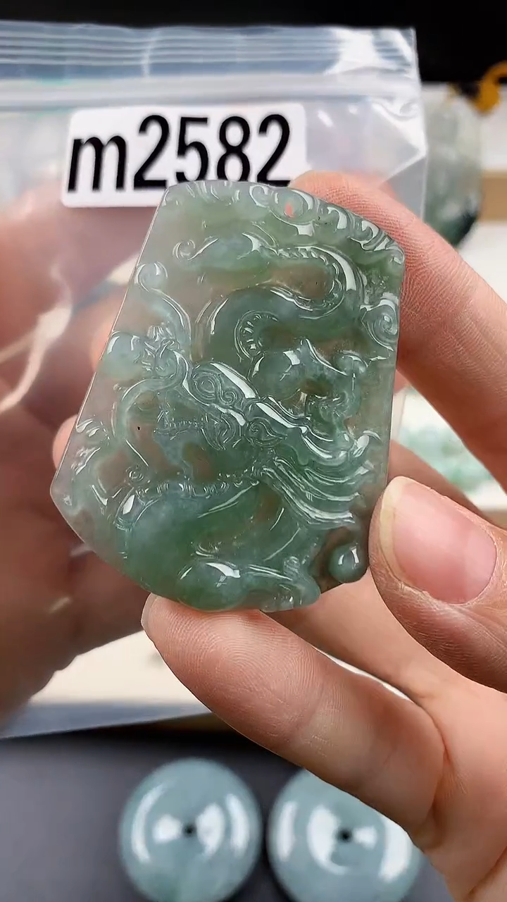 颈饰未镶嵌翡翠天然翡翠吊坠挂件