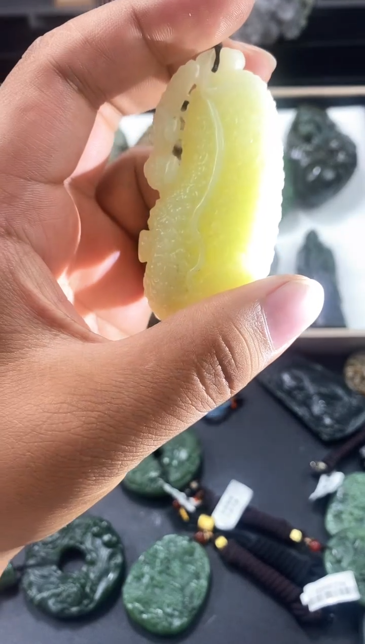 和田玉未镶嵌颈饰1