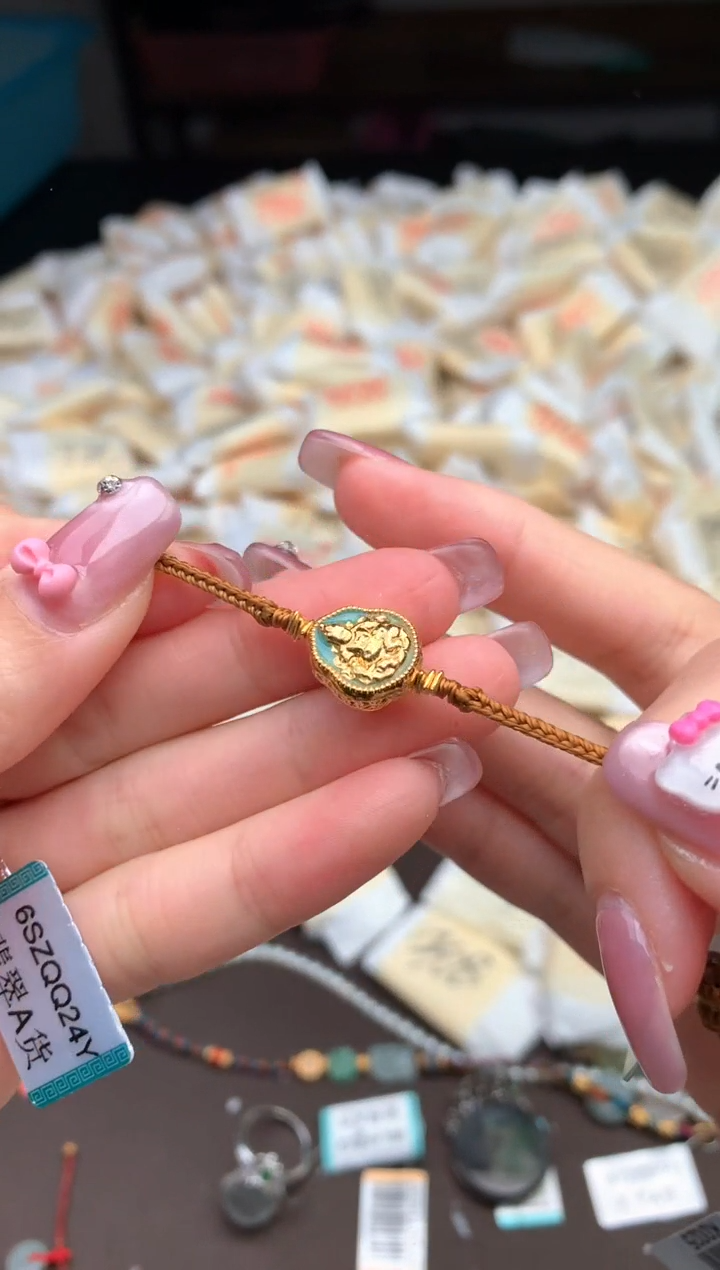 【闪购商品】翡翠挂件未镶嵌 — 