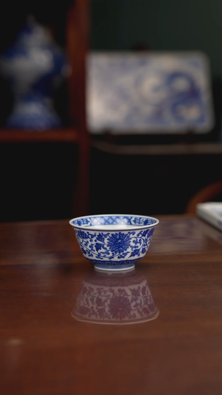 晓月窑青花缠枝主人杯