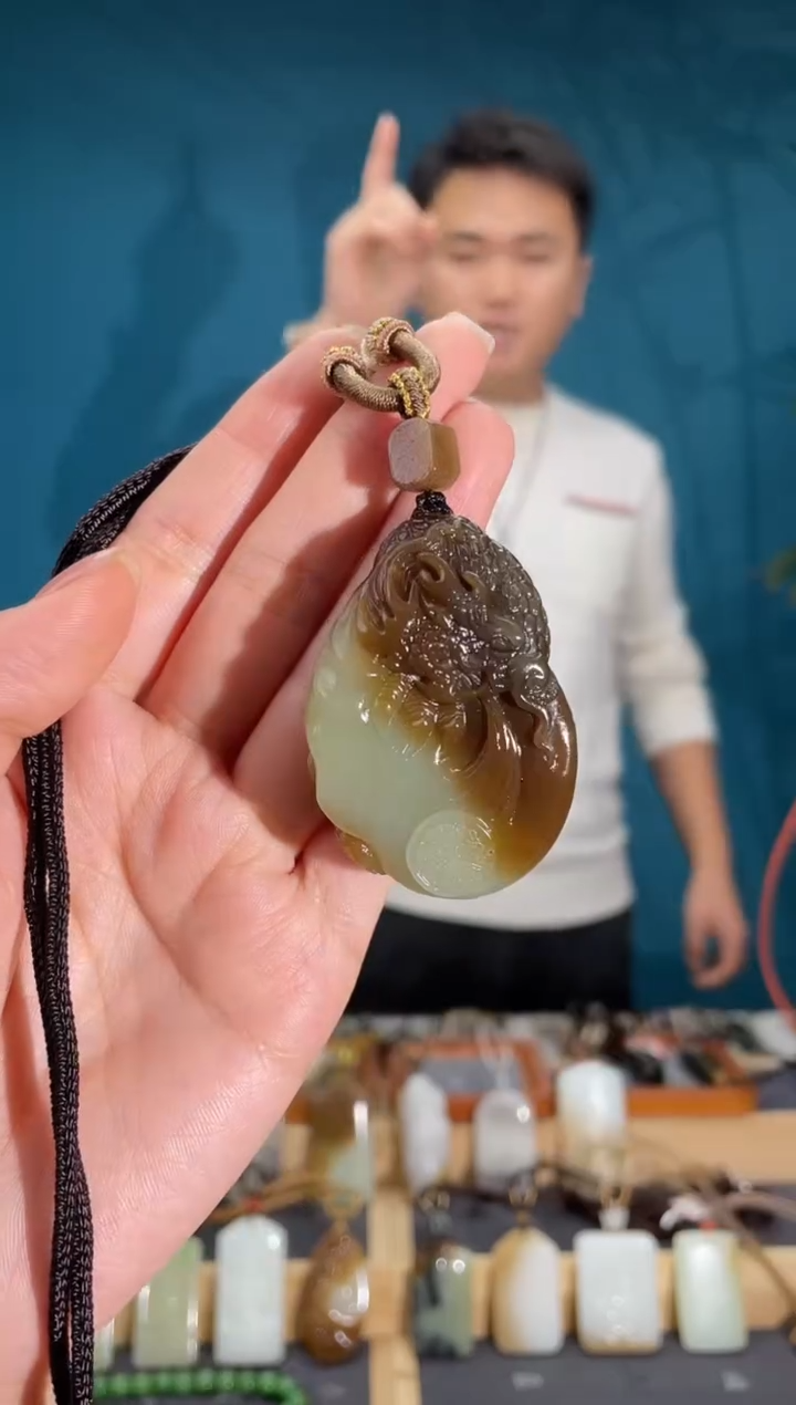 颈饰未镶嵌和田玉1