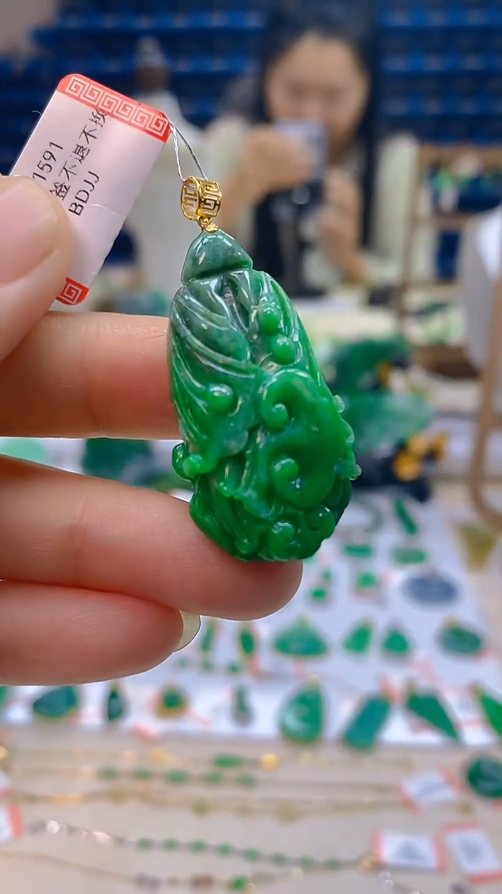 颈饰18K金镶嵌翡翠新号开播 全场乱卖