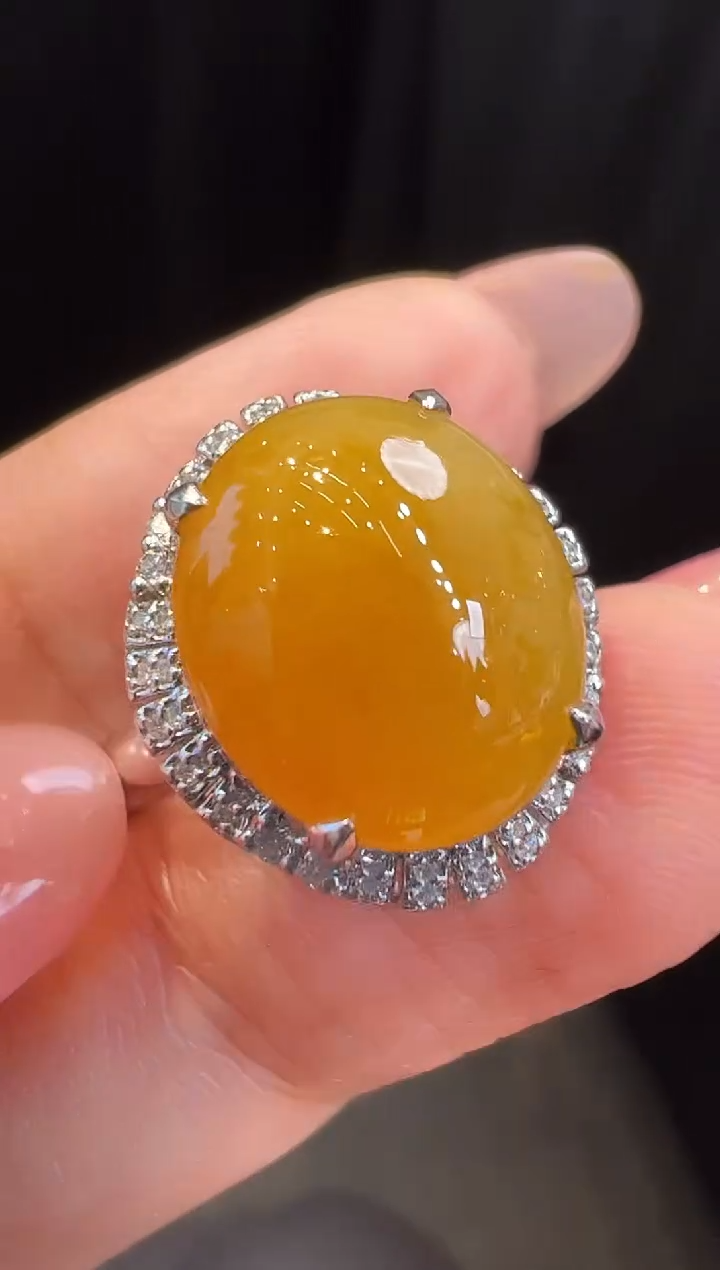 18K金镶嵌戒指翡翠戒指