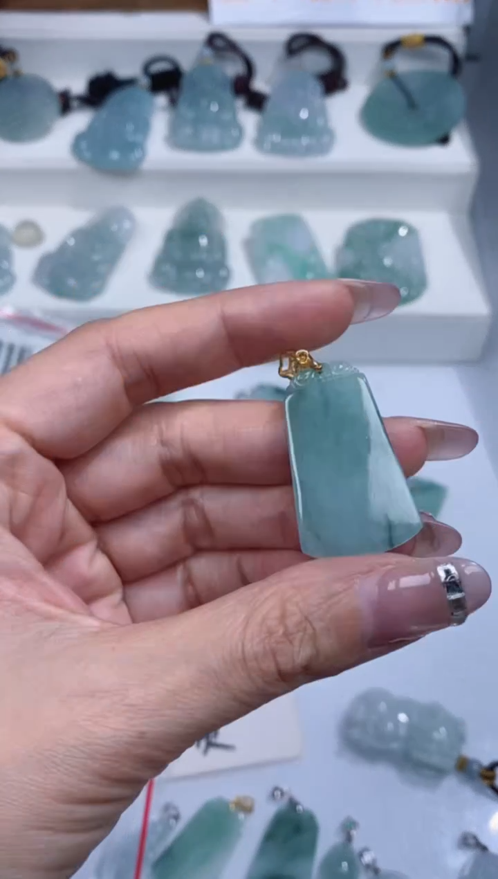 颈饰未镶嵌翡翠吊坠