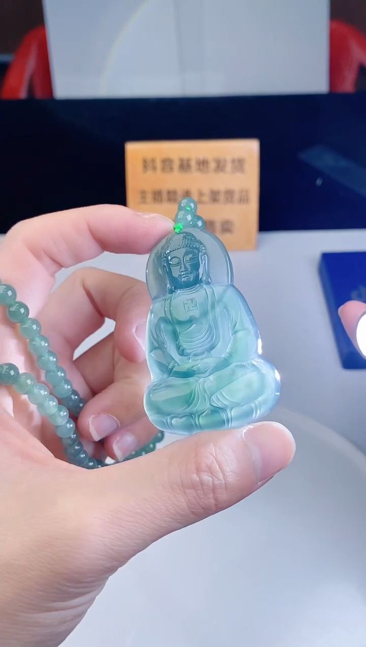 颈饰未镶嵌翡翠  