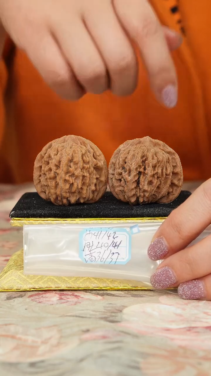 【闪购商品】文玩核桃把件老楼