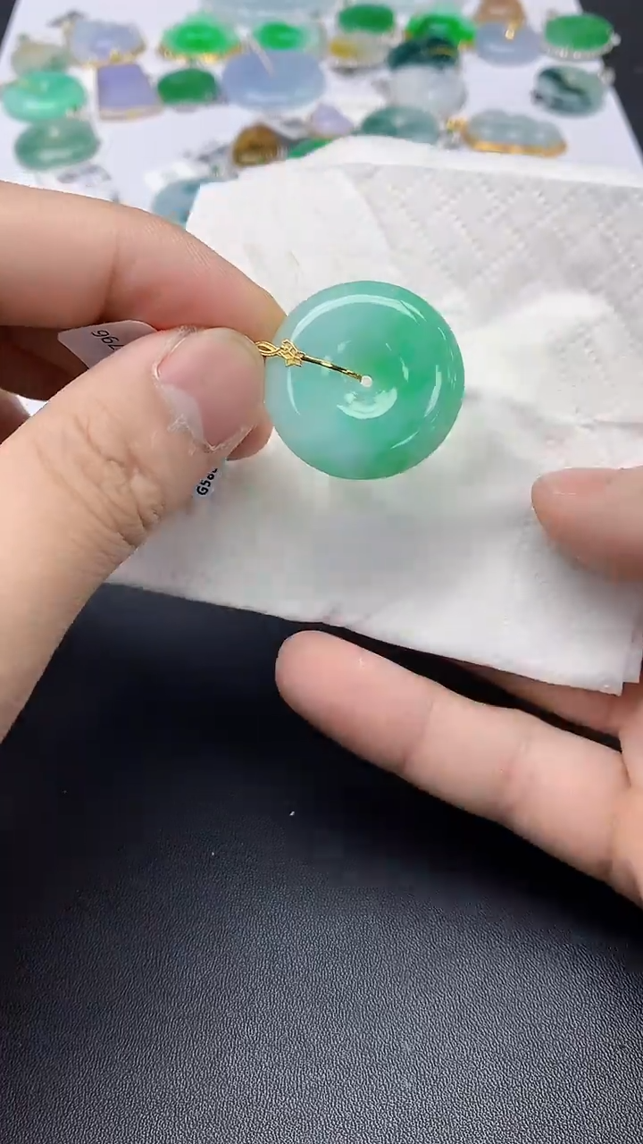 翡翠18K金镶嵌颈饰天然缅甸a货翡翠