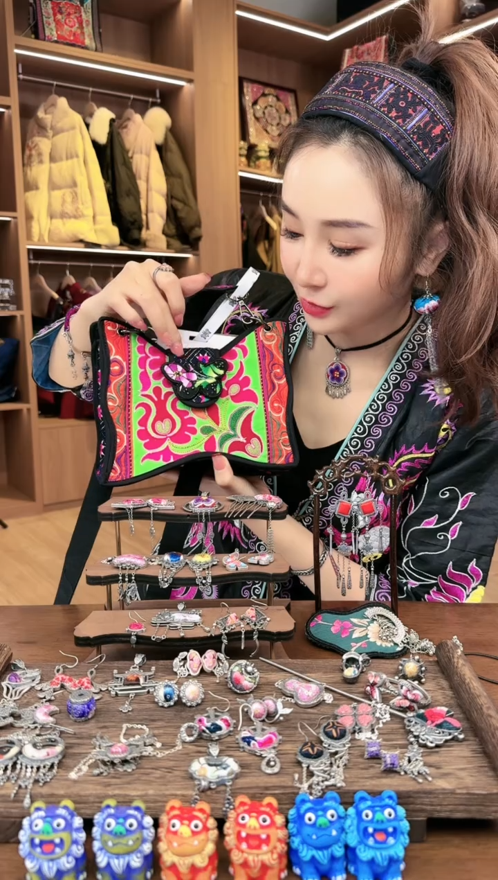 【闪购商品】织绣L521黔东南苗族刺绣