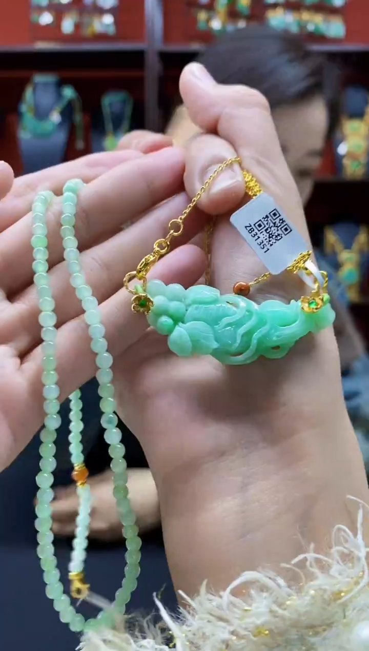 颈饰未镶嵌翡翠吊坠