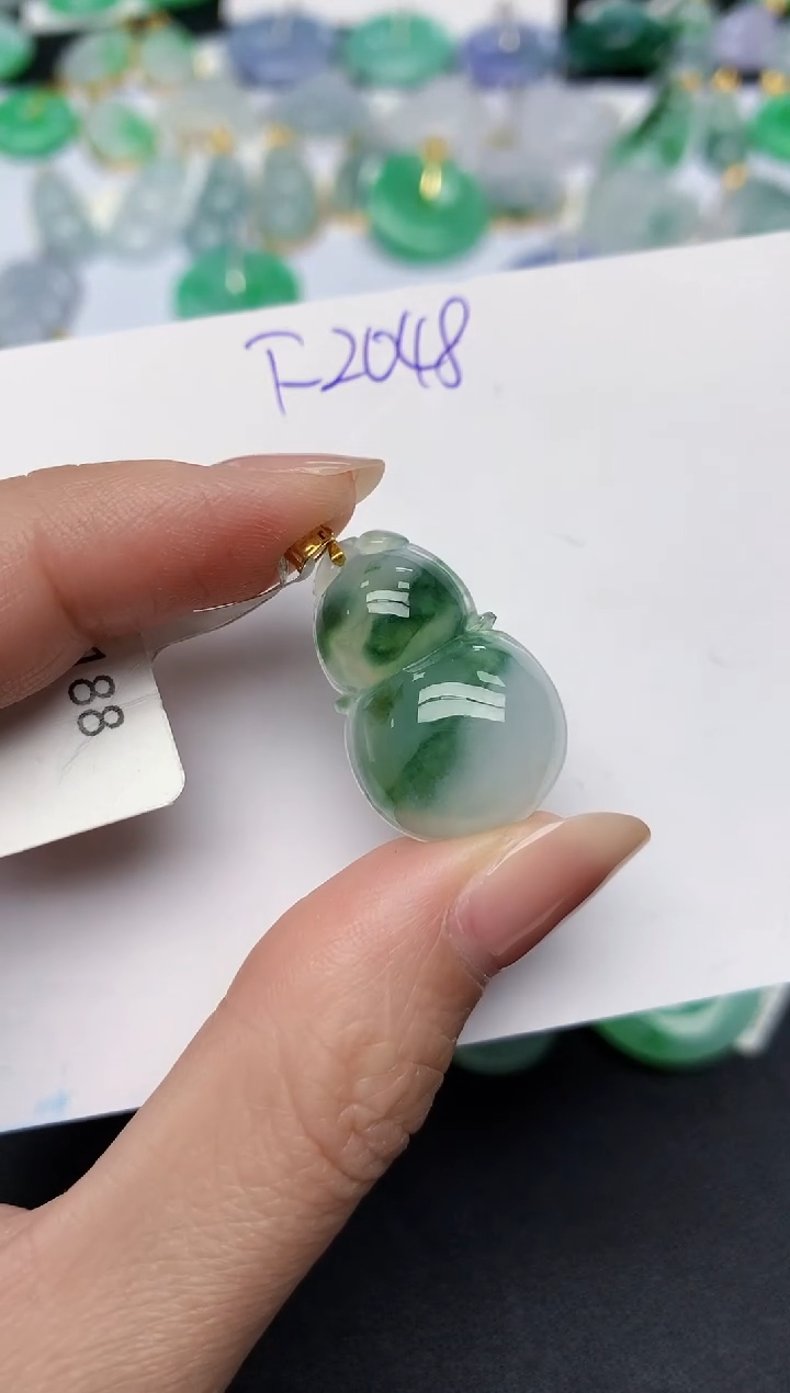 颈饰18K金镶嵌翡翠天然缅甸A货翡翠百元以上9元证书费自理